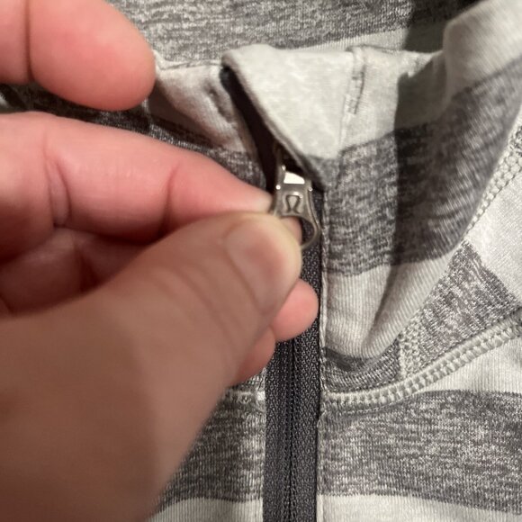 Lululemon Jacket Womens 2 Gray Race Your Pace Stripe 1/2 Zip Athletic Active - Picture 2 of 4